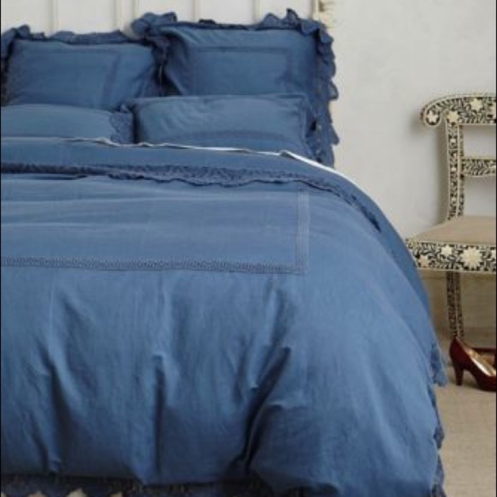 Anthropologie Lovenia Queen Bedding.